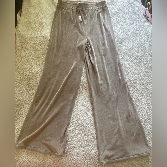 SKIMS size Large - Picture 1 of 3